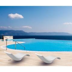 chaise-longue-bianca-moderna-sdraio-piscina-esterno
