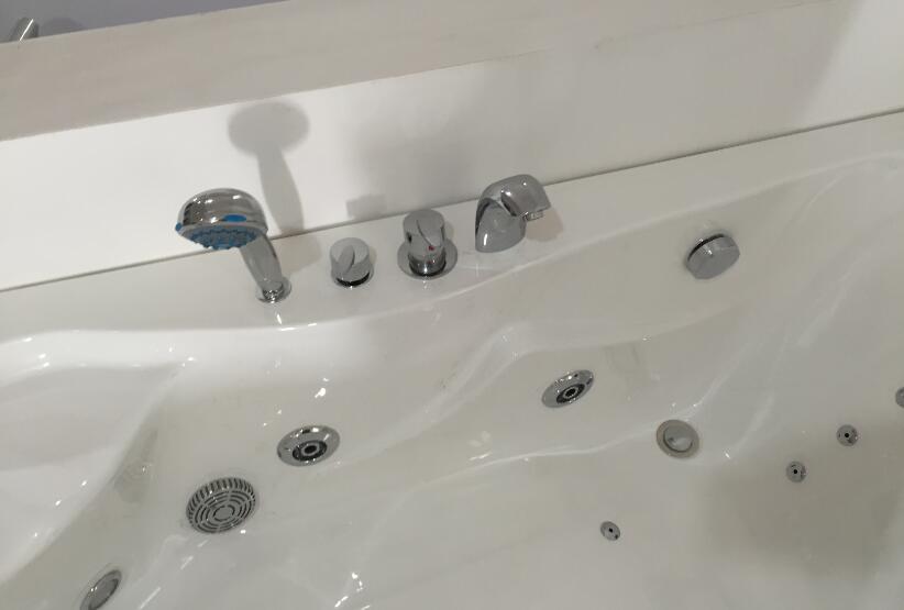 vasca-idro-relax-170x115x63h-2-versioni-frontale-miscelatori_1615822701_41